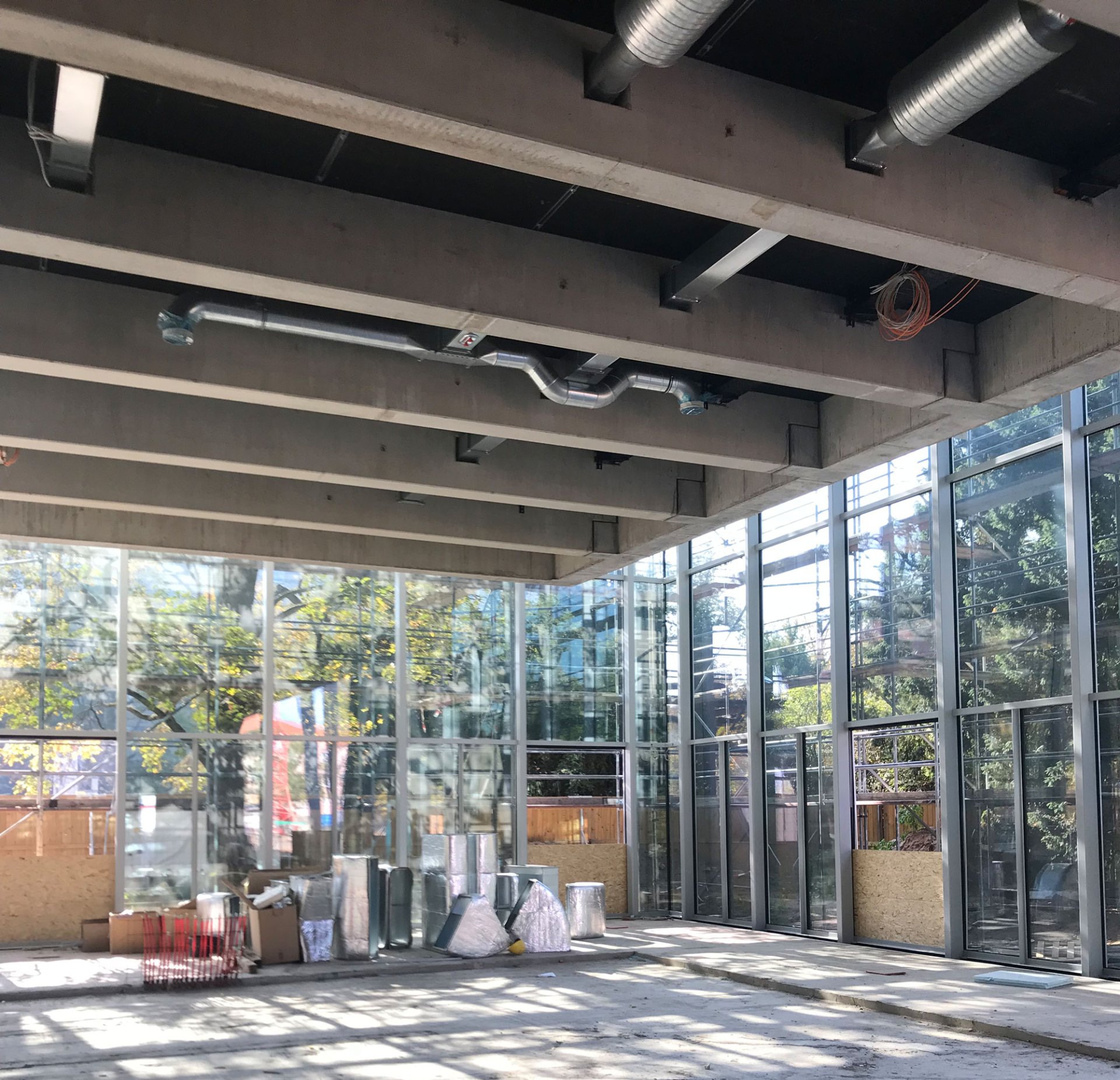 Bauhaus Museum Dessau, phase of a state of construction, view from the inside of a room to the glass front, exposed ceiling construction