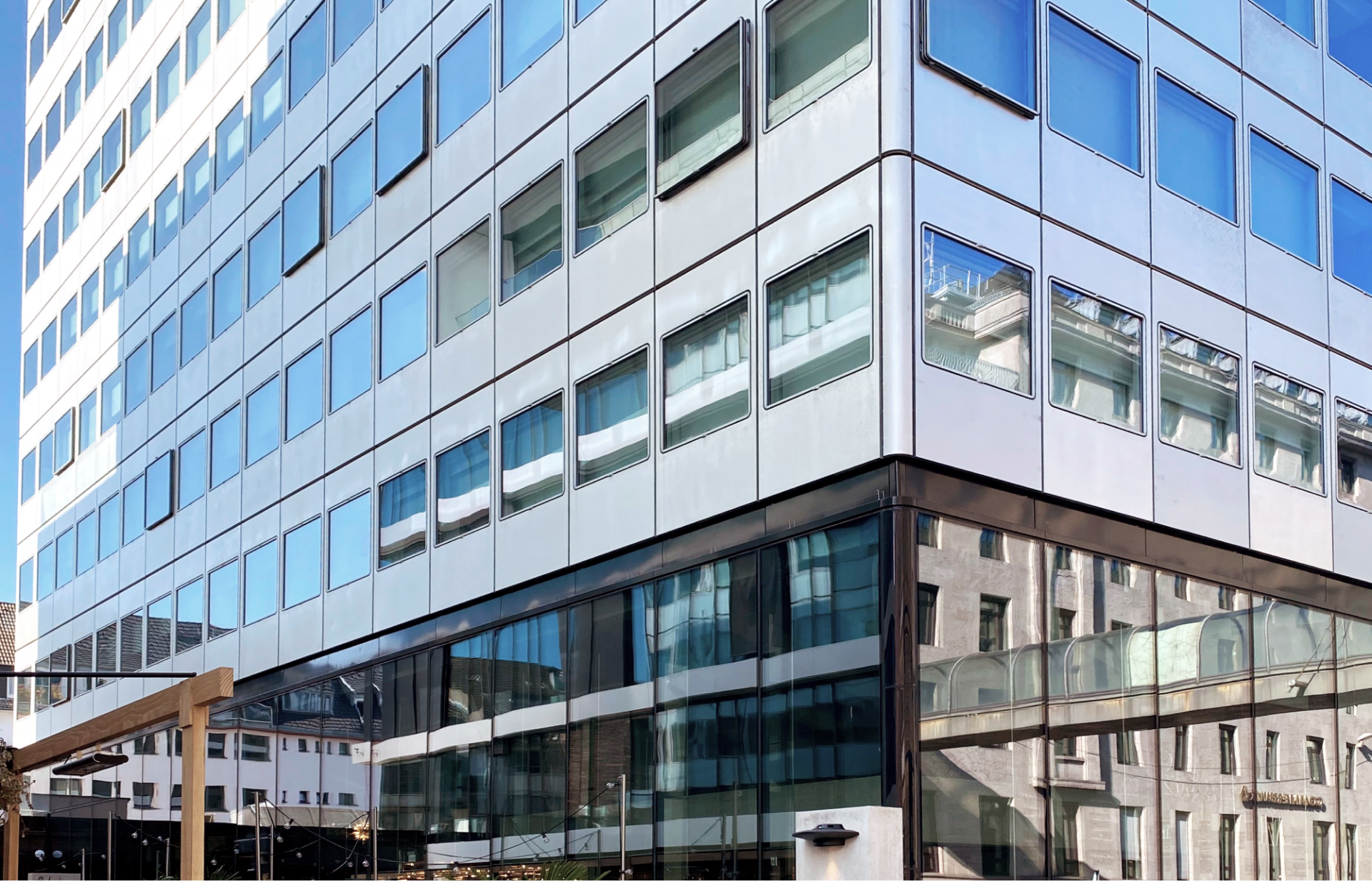 Re-use of facade panels in the cultural heritage of the old Commerzbank Tower (today Hotel Ruby Luna), Düsseldorf