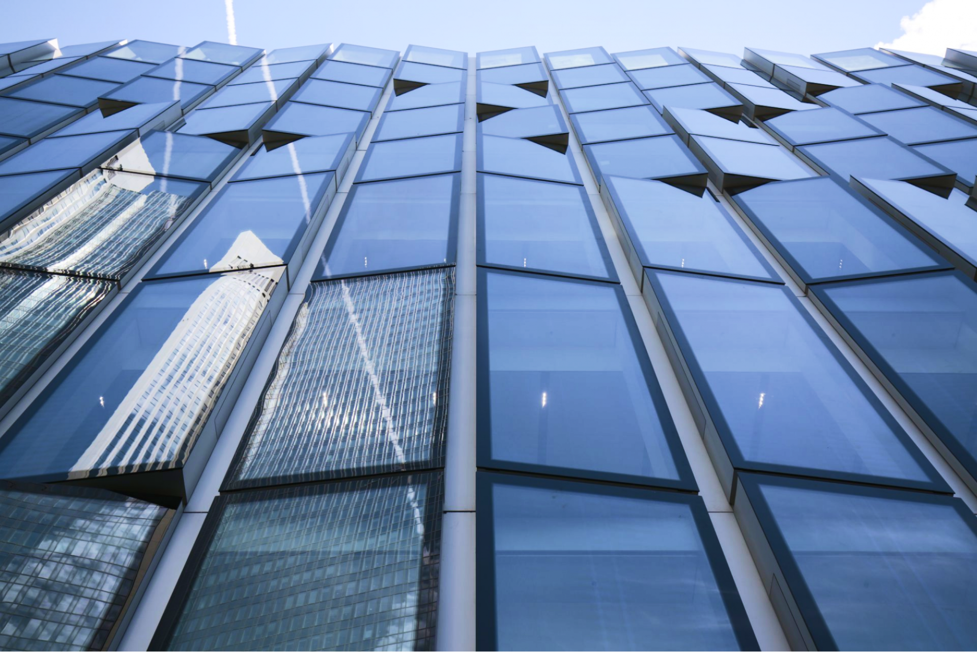 Unitised curtain wall with jumbo-sized steel glass modules, Deutsche Bank Campus, Frankfurt