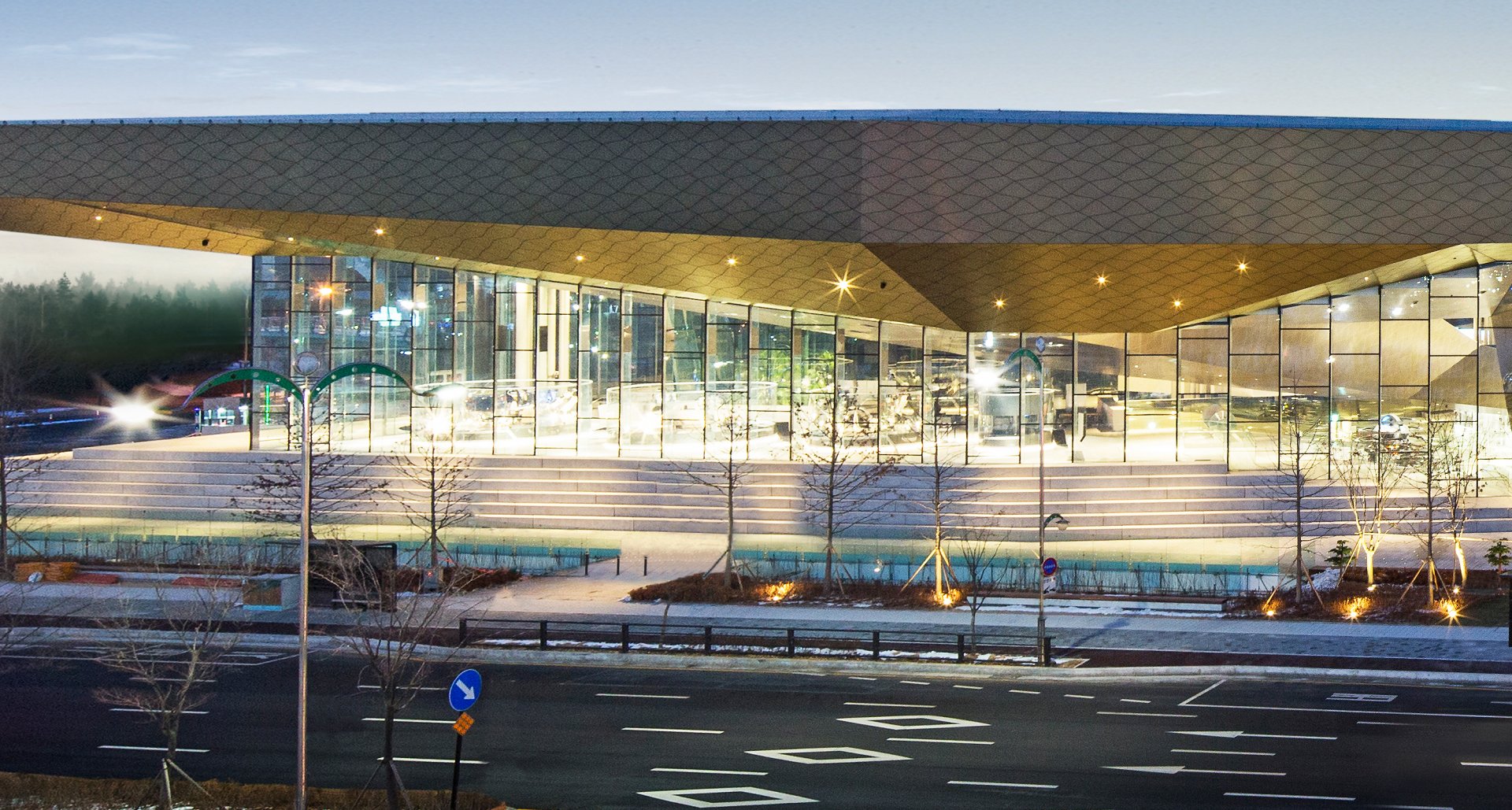 Hanging all-glass facade, Hyundai Motor Studio, Goyang, Seoul © Hyundai