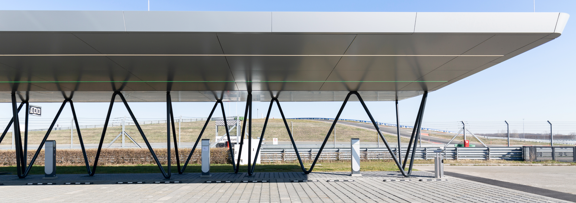 Zig-Zag column system for an electric fast charging station in Leipzig.